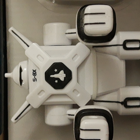 Sharper Image Infrared Control RC Wireless Battle Spacebot Mini Robot SEALED - Picture 9 of 14